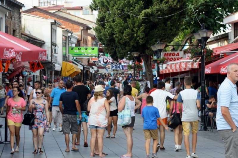 Бектеши: „Сите трговци во туристичките места може да работат во недела и за празници“